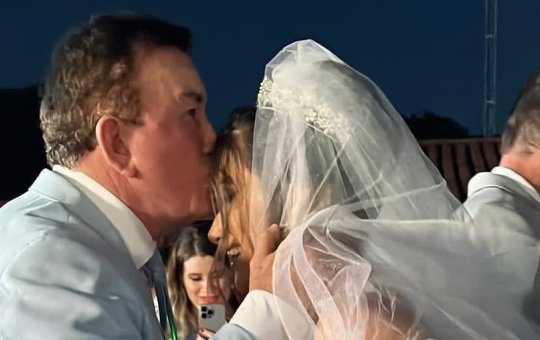 Amado Batista celebra casamento com mulher 51 anos mais nova