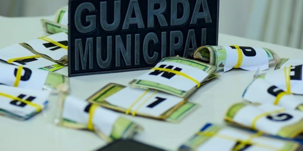 Guarda Municipal entrega documentos perdidos no Carnaval de Salvador até 4 de abril