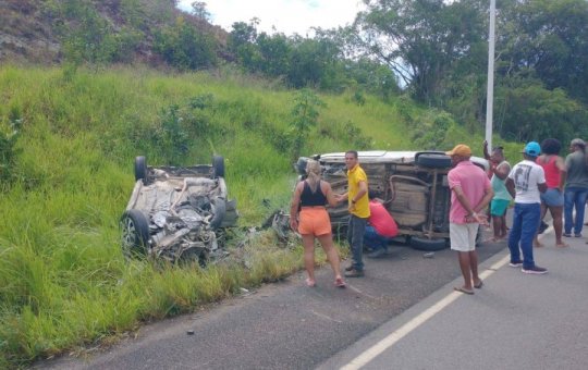 Acidente fatal na BA-001 deixa duas vítimas, entre elas um PM