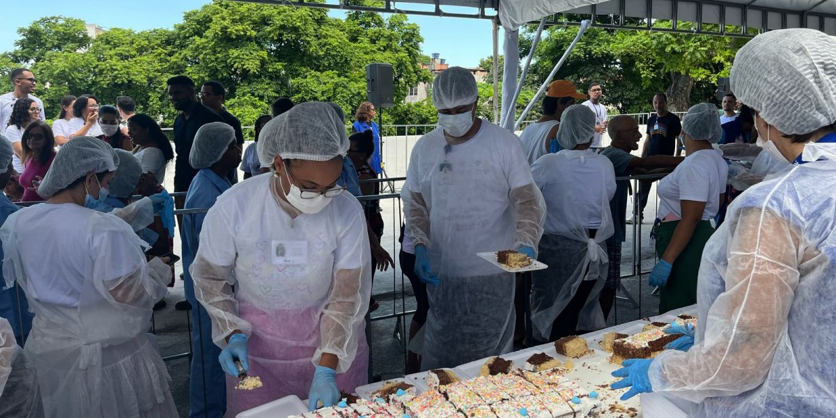 Martagão Gesteira celebra 60 anos com bolo de 60 metros