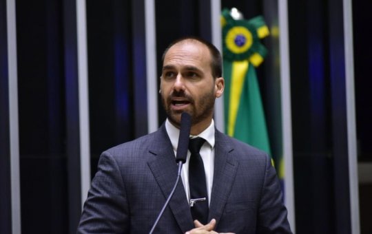 Eduardo Bolsonaro abdica de mandato e se exila nos Estados Unidos: "Não irei me acovardar"