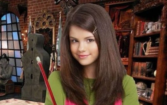 Selena Gómez vende objeto que usou durante gravações de "Os Feiticeiros de Waverly Place" por apenas 4 dólares