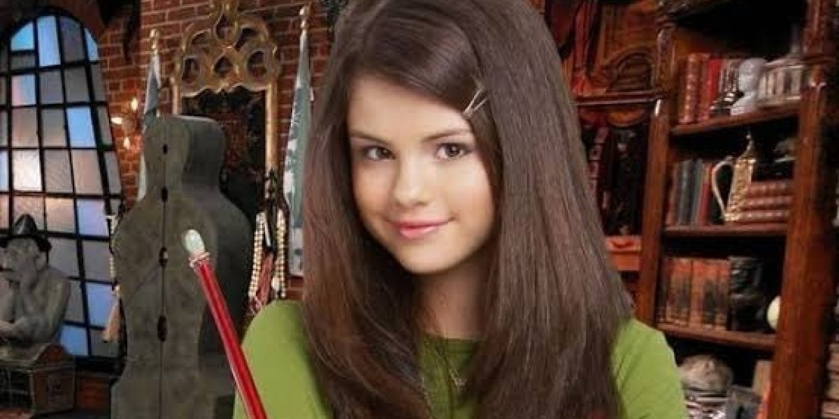 Selena Gómez vende objeto que usou durante gravações de "Os Feiticeiros de Waverly Place" por apenas 4 dólares
