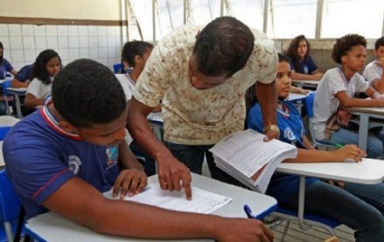 AL-BA aprova aumento no piso salarial dos professores; confira os novos valores