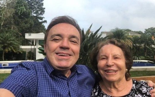 Após seis dias internada, mãe de Gugu Liberato recebe alta; confira os detalhes