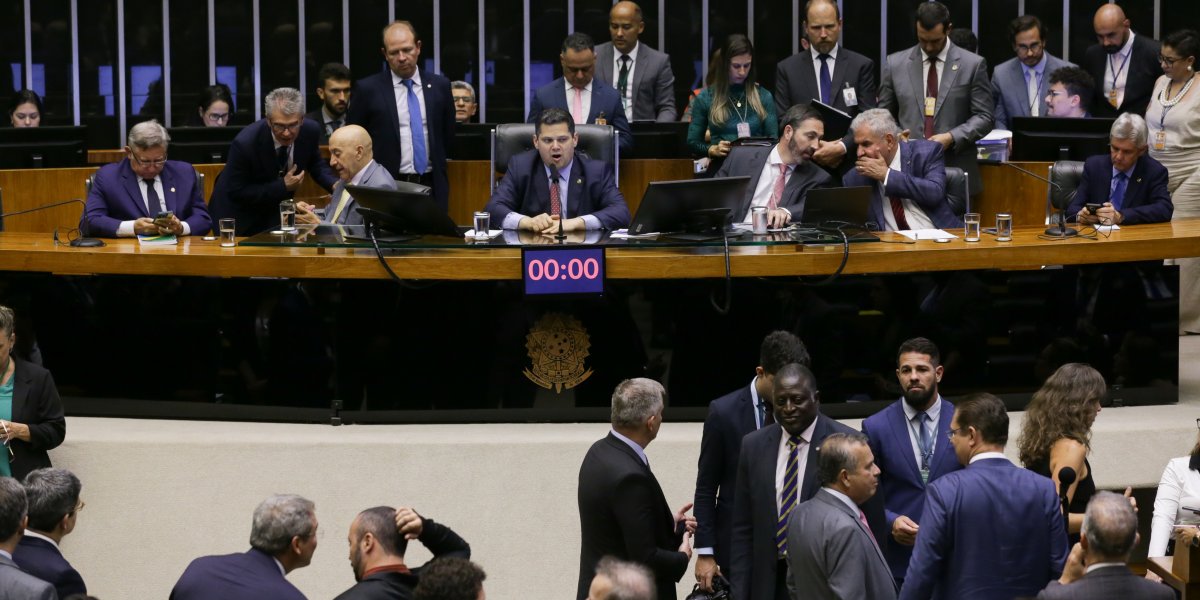 Com três meses de atraso, Congresso aprova orçamento para 2025