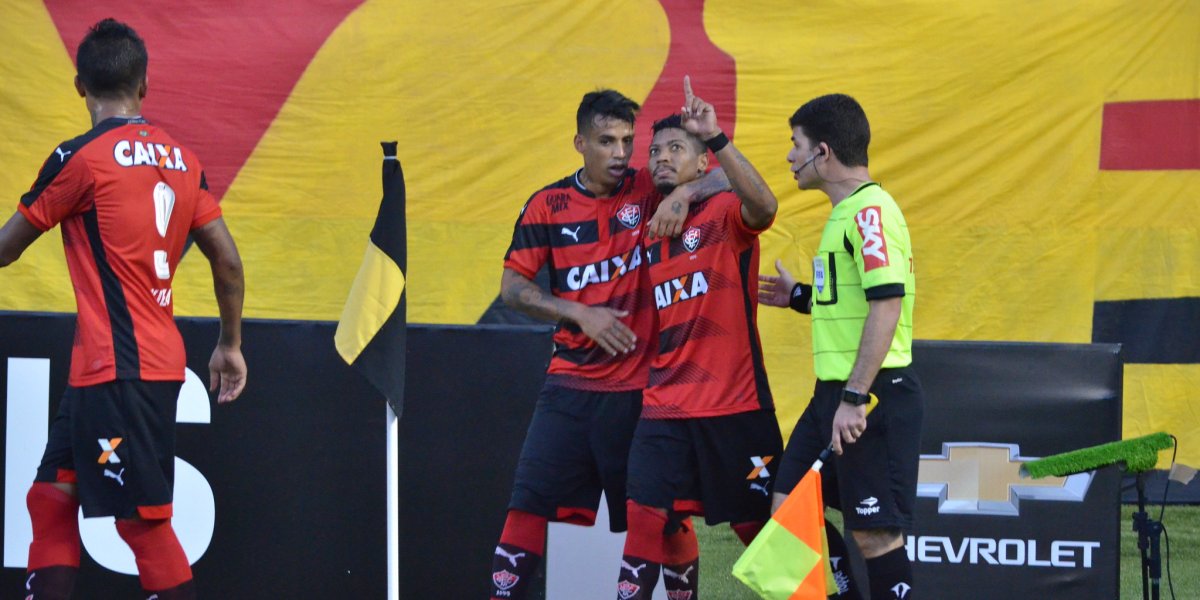 Vitória pode tentar 'repatriar' jogador querido pela torcida