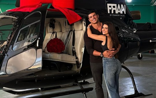 Influenciadora famosa ganha 'lembrancinha' de noivo bilionário