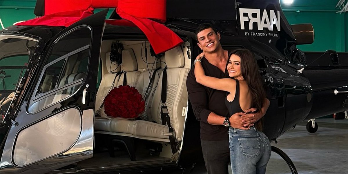 Influenciadora famosa ganha 'lembrancinha' de noivo bilionário