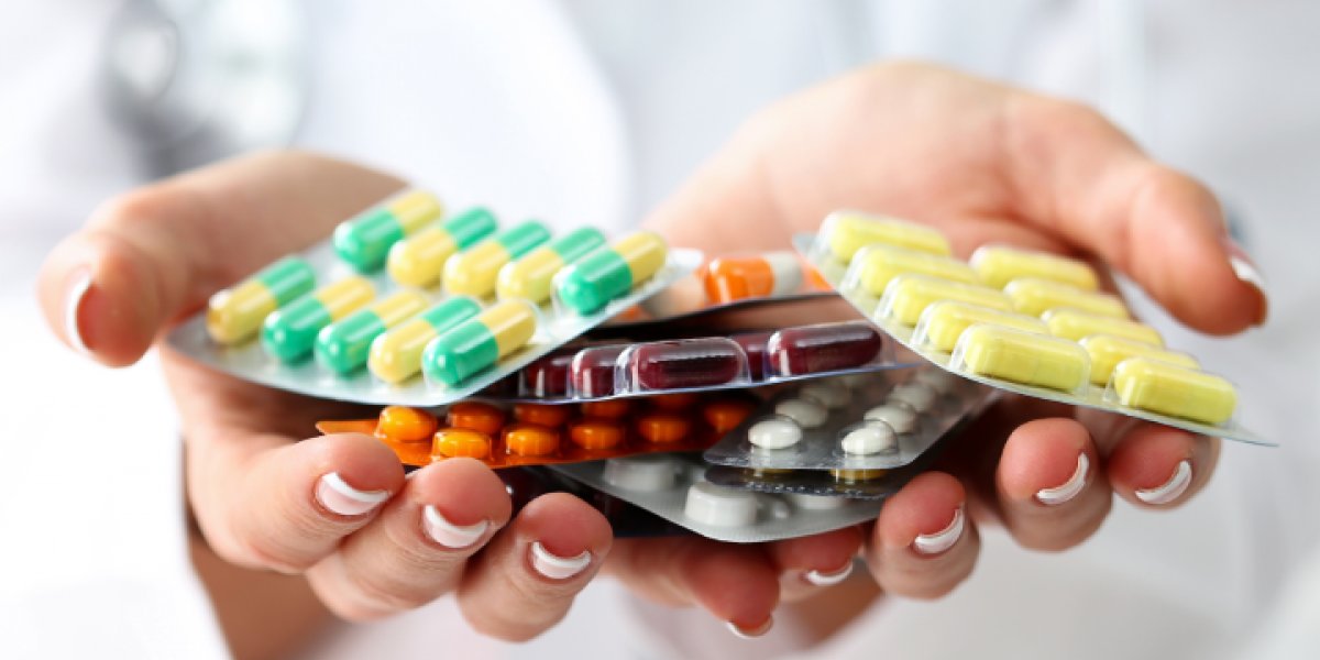 Entidades criticam autorização para farmacêutico prescrever medicamentos