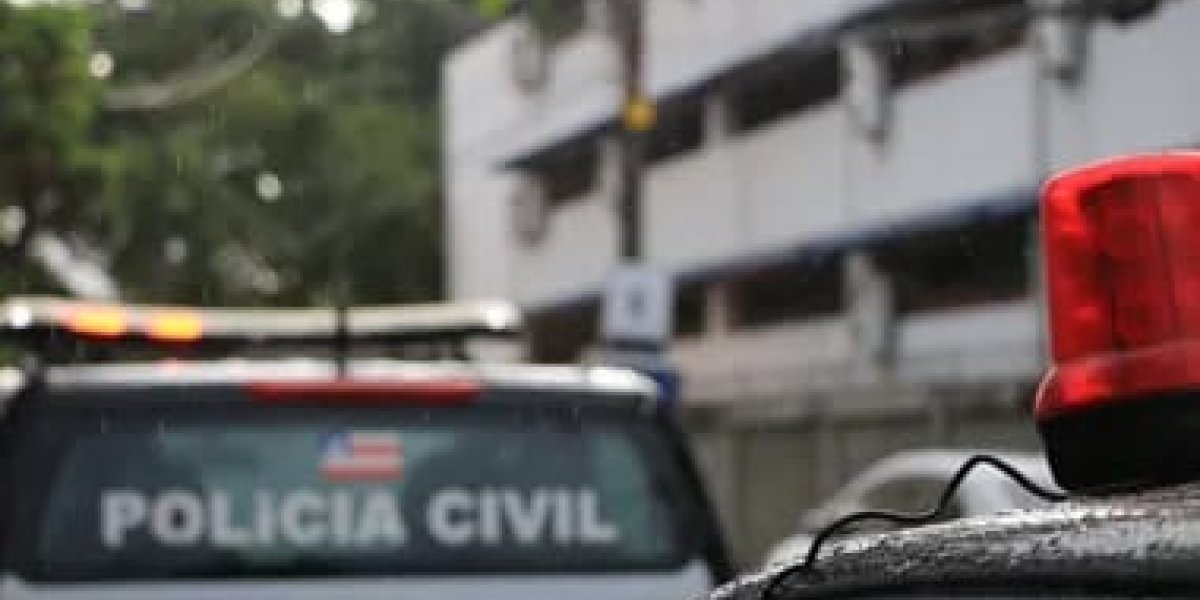 Adolescente de 17 anos é apreendida por suspeita de envolvimento em assassinato dentro de motel