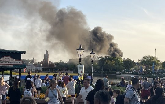 Incêndio atinge parque Epcot, da Disney, em Orlando