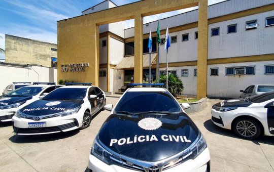 Motorista de aplicativo usa CNH do irmão e tenta atropelar 10 pessoas