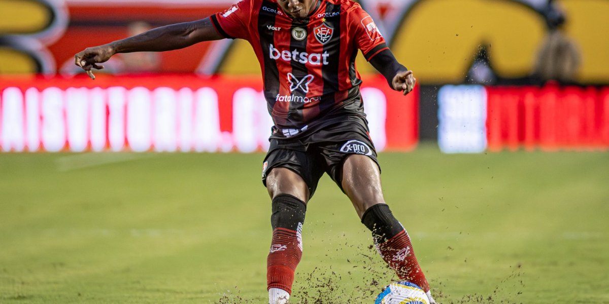 Ponte Preta acerta renovação de empréstimo com volante do Vitória