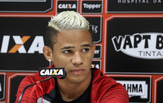 Vitória acerta contratação de um atacante e se aproxima de fechar com velho conhecido