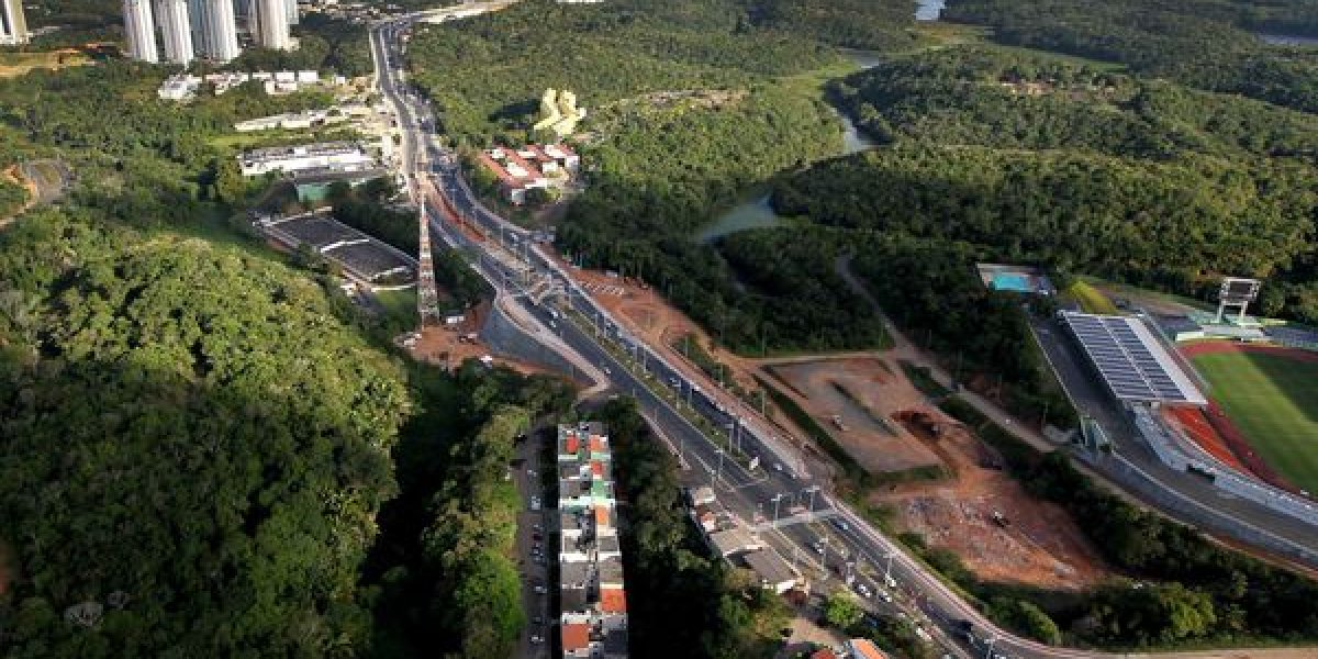 Tentativa de assalto provoca grave acidente na Av. Pinto de Aguiar