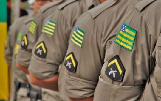 Cantora é estuprada por colega de banda enquanto dormia