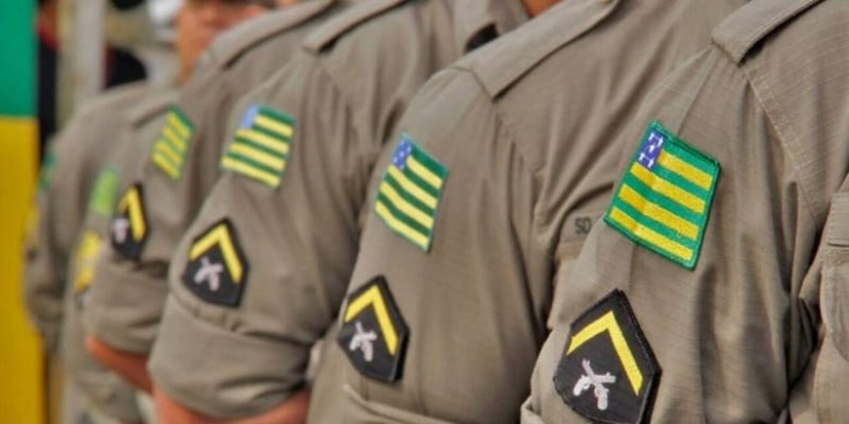 Cantora é estuprada por colega de banda enquanto dormia