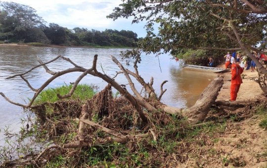 Pescadores encontram corpo de adolescente que estava desaparecido após se afogar no interior da Bahia