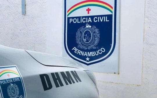 Irmã gêmea é esfaqueada após discussão por R$ 10