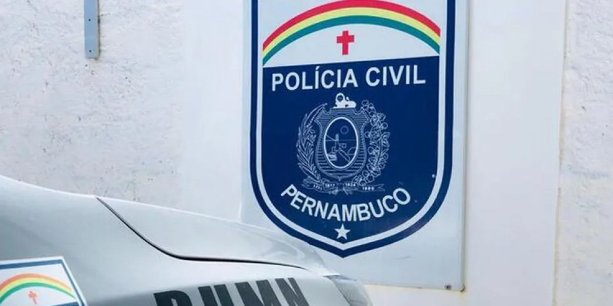 Irmã gêmea é esfaqueada após discussão por R$ 10