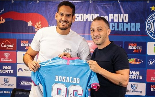 Apresentado pelo Bahia, Ronaldo elogia trabalho de Rogério Ceni: 'Um cara ímpar'