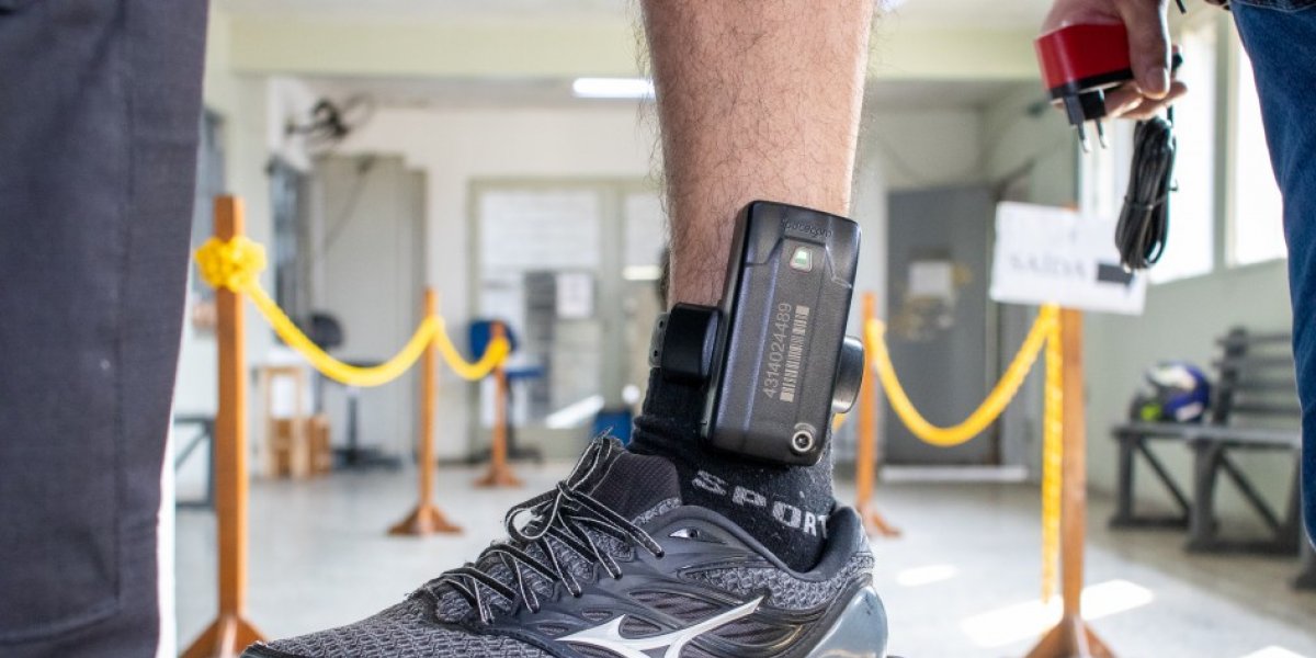 Senado aprova tornozeleira eletrônica para agressor de mulher