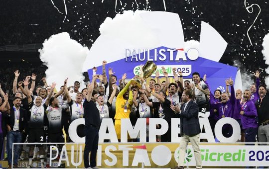Corinthians faz o dever de casa e se consagra campeão paulista