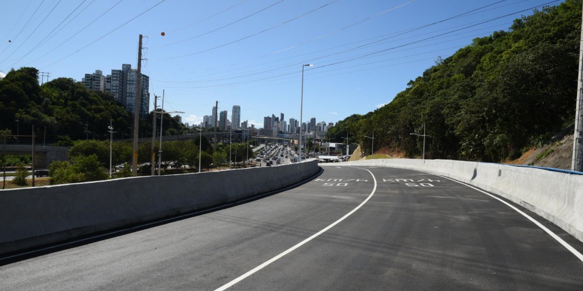 Novo viaduto é inaugurado para ampliar mobilidade na Avenida ACM