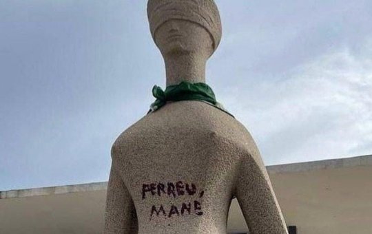 PGR defende que mulher que pichou estátua no STF vá para prisão domiciliar