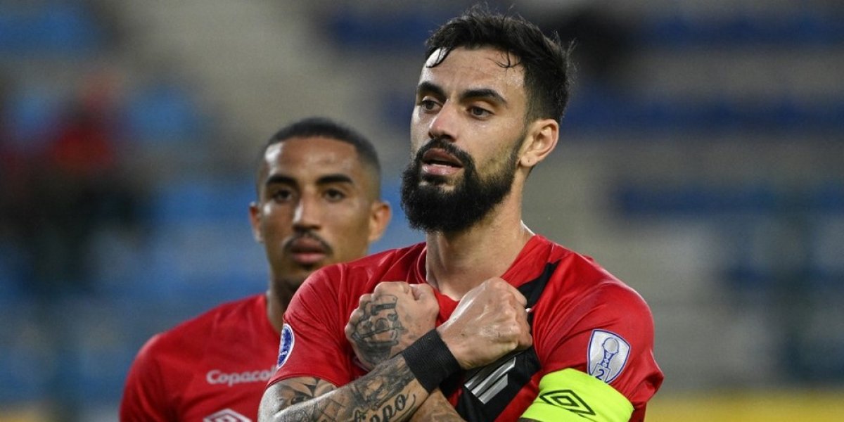 Centroavante alvo do Vitória fecha empréstimo com o Botafogo até fim da temporada