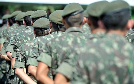 Governo publica MP que prevê aumento no salário dos militares a partir de abril