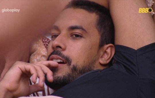 BBB25: Maíke dispara contra Vitória Strada durante conversa: "Recalcada"