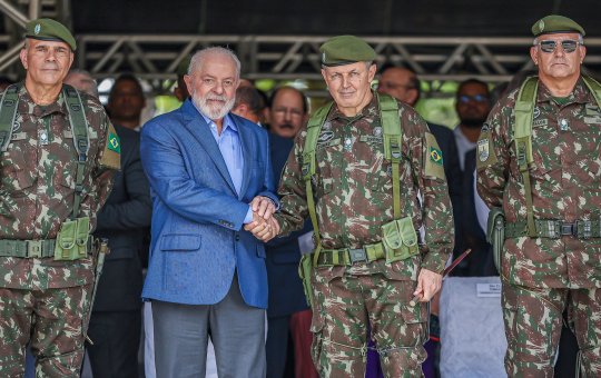 Governo Lula anuncia reajuste salarial para militares