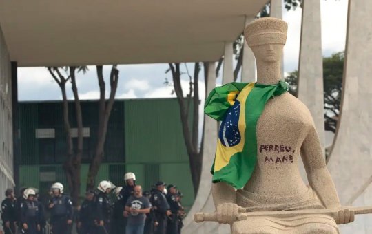 Baiana presa por pichação no STF durante 8 de janeiro vai para regime domiciliar