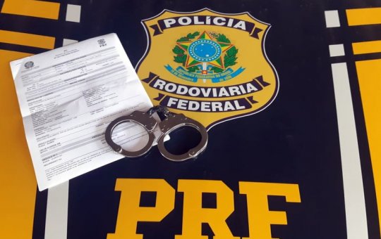 Homem procurado pela Justiça de São Paulo é preso em ônibus na Bahia