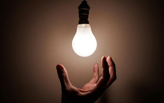 Aneel mantém bandeira verde em abril e conta de luz segue sem taxa extra