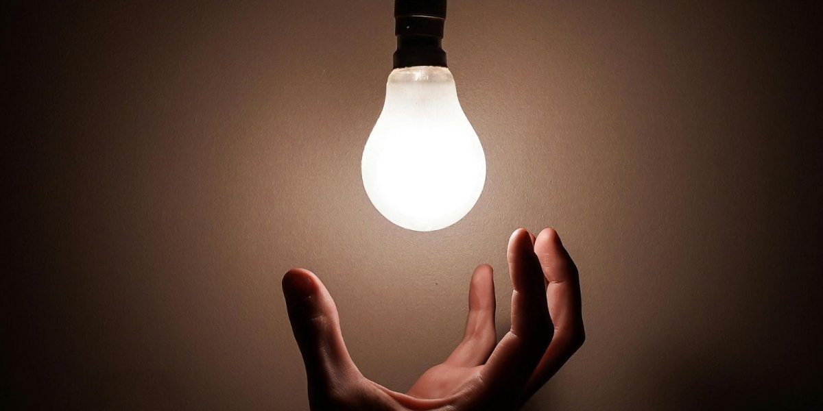 Aneel mantém bandeira verde em abril e conta de luz segue sem taxa extra