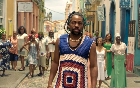 Filme 'Ó Paí, Ó 2' tem exibição gratuita neste domingo; saiba mais