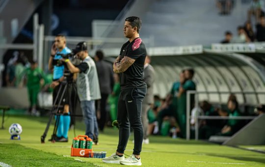 Carpini afirma dificuldade sem Matheuzinho: 'Faz a equipe jogar'