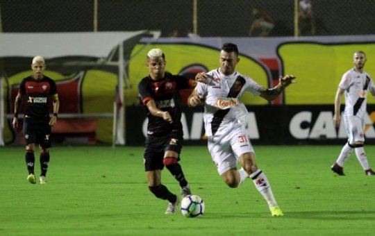 Vitória não vence jogo da Série A usando uniforme rubro-negro há sete anos