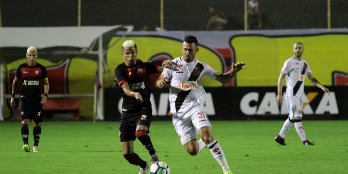 Vitória não vence jogo da Série A usando uniforme rubro-negro há sete anos