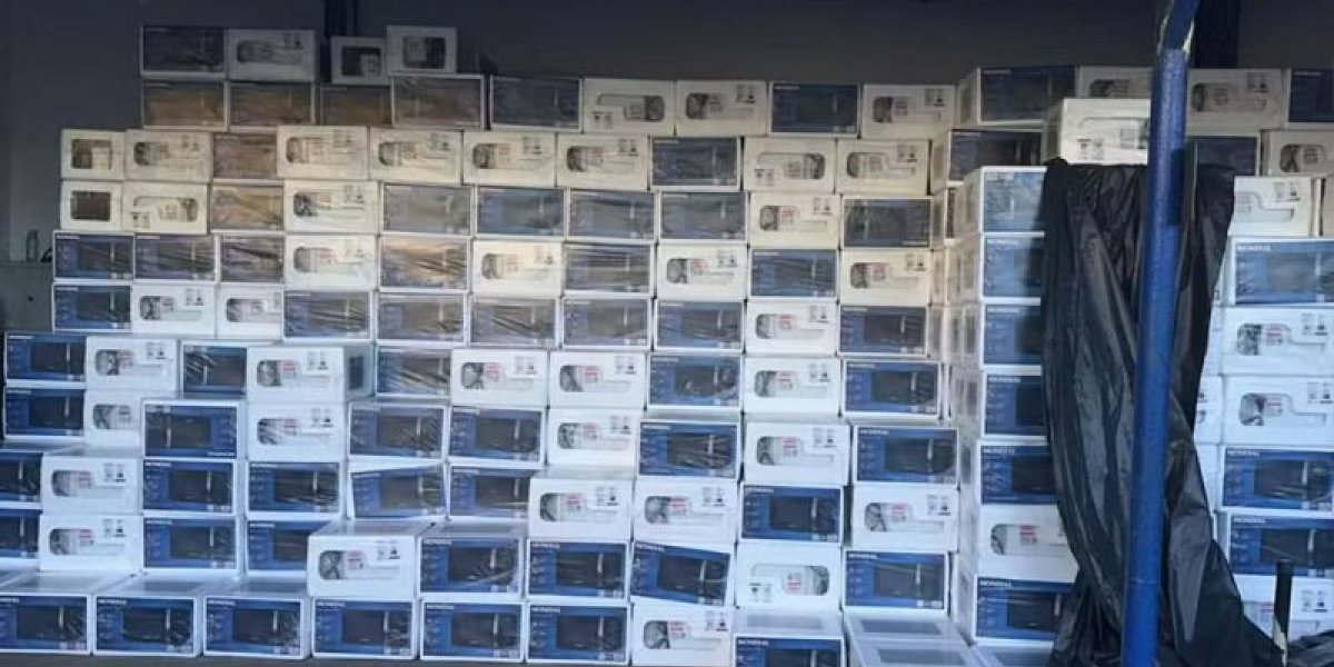 Polícia recupera carga de micro-ondas roubada e prende suspeitos