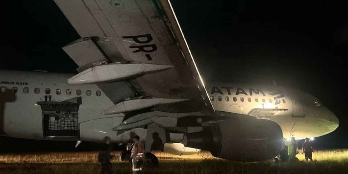 Avião da Latam com 107 passageiros sai da pista ao pousar em Santa Catarina