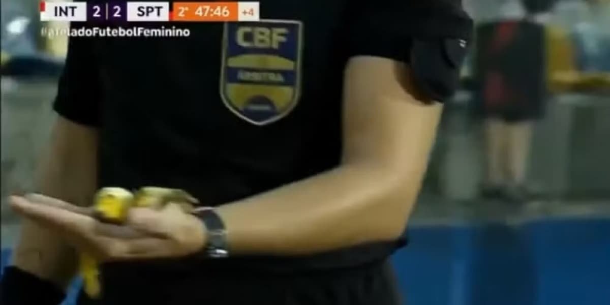 Banana é arremessada no banco de reservas em jogo do campeonato brasileiro feminino