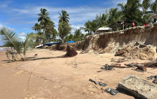 Maré alta preocupa e prefeitura aplica ações em Guarajuba