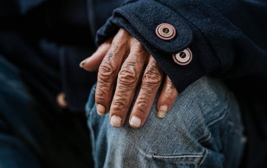 Crescente no número de casos de abandono de idoso liga o 'alerta vermelho' no mundo todo