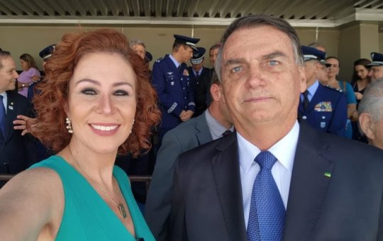 Bolsonaro bloqueia Carla Zambelli no Whatsapp