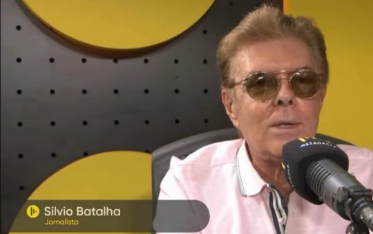 Durante entrevista ao vivo, ouvinte anônima denuncia jornalista Silvio Batalha por abuso sexual
