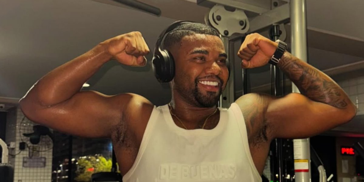 Davi Brito anuncia que está de mudança e sairá da casa da mãe